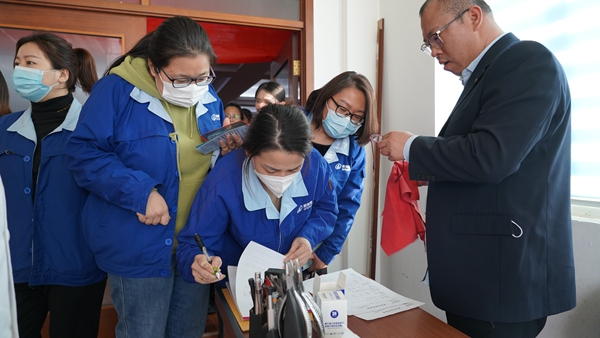 致閃閃發(fā)光的女性丨集團(tuán)舉辦婦女節(jié)專場(chǎng)健康講堂、義診活動(dòng)