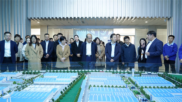 山東省地質(zhì)礦產(chǎn)勘察開發(fā)局領(lǐng)導(dǎo)一行蒞臨格瑞德集團參觀