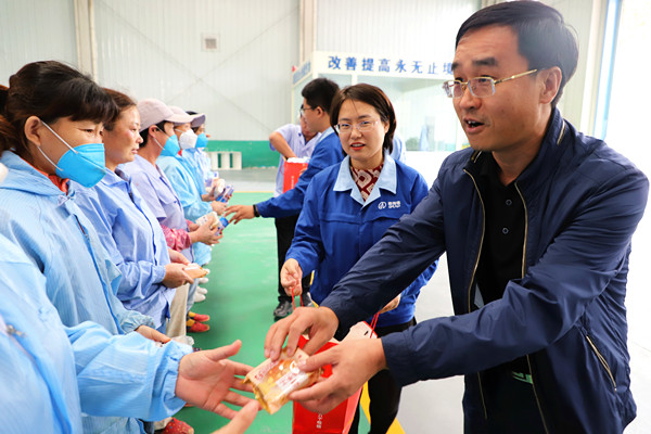 “共祝佳節(jié)，感恩奉獻”雙節(jié)集團領(lǐng)導(dǎo)慰問一線員工